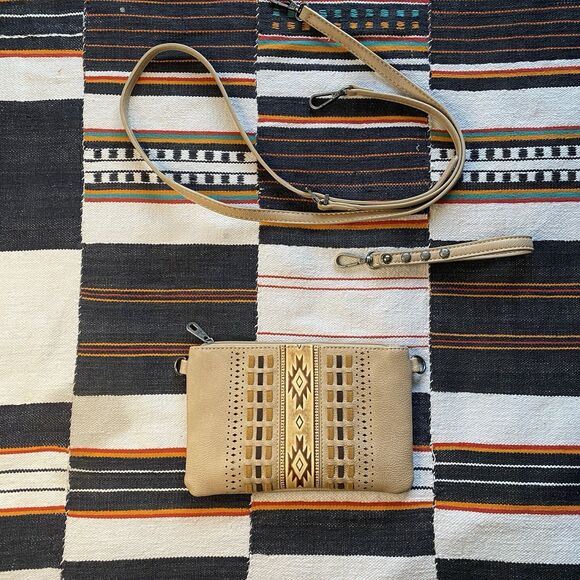 NWOT Montana West Leather Wristlet/Clutch/Crossbody Purse. Aztec Embossed. USA. - Picture 4 of 10